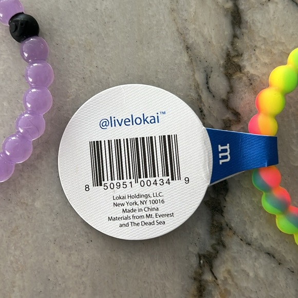 8 Lokai bracelets - Picture 3 of 4